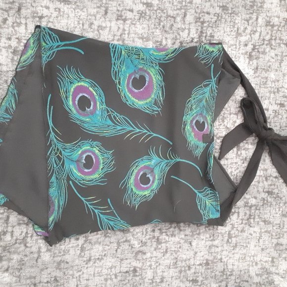 Top - Picture 2 of 2